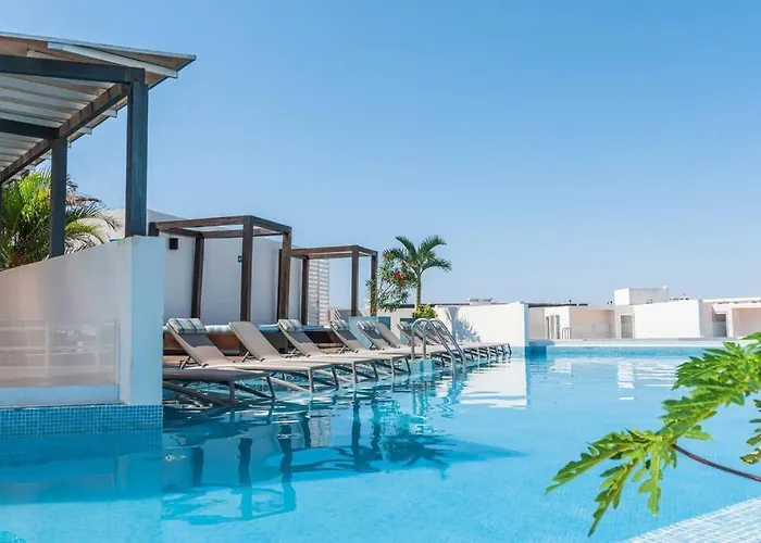 Luxury Studio Swim-Up